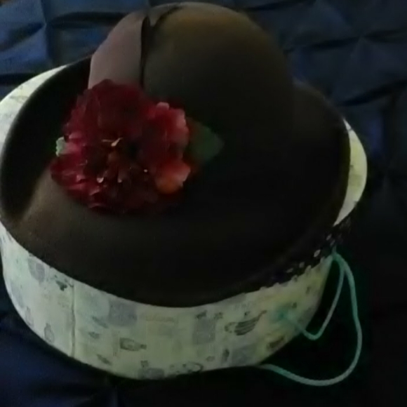 Hat - Picture 3 of 3